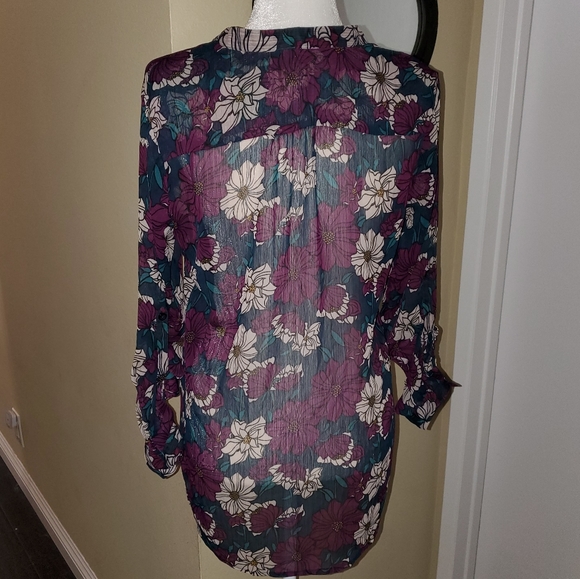 Sheer and lovely button up top - Picture 3 of 5